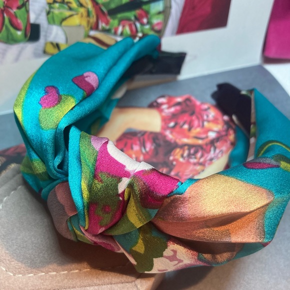 Beautiful Turquoise Headband Silk - Picture 3 of 4